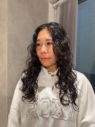 ロング パーマ ayano🍒パーマ 暖色カラーのヘアスタイル
