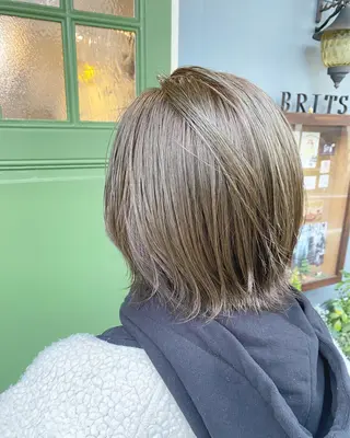 ミディアム カラー ヤスザトアヤノ ／レイヤー／オリーブのヘアスタイル