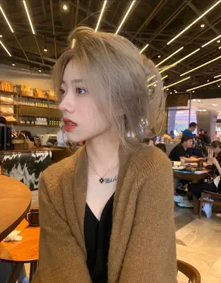 ミディアム カラー ヘアアレンジ mina 🌷のヘアスタイル