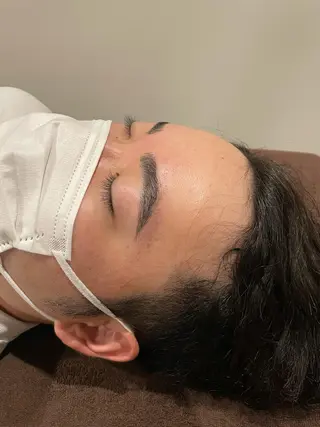 アイブロウ メンズ脱毛Kyle.横浜所属・メンズ脱毛•眉毛 サロンKyle.横浜の眉毛・アイブロウイメージ