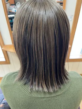 ミディアム 高藤 美佳のヘアスタイル