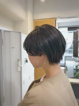 ショート カラー 山崎 俊介のヘアスタイル