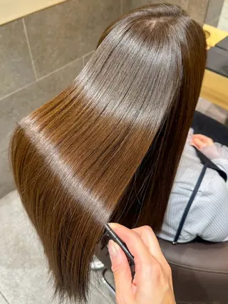 ロング 新田 実紀のヘアスタイル