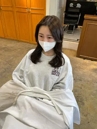 セミロング カラー MIOベージュカラー 柔らかいカラーのヘアスタイル