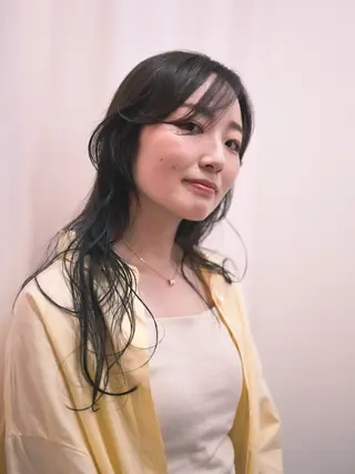 セミロング CHIBA/マンツー マン/艶髪と透け感のヘアスタイル