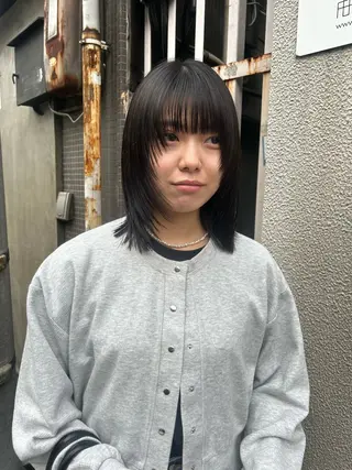 ミディアム hen所属・心斎橋/レイヤー/ ブリーチ/モエのヘアスタイル