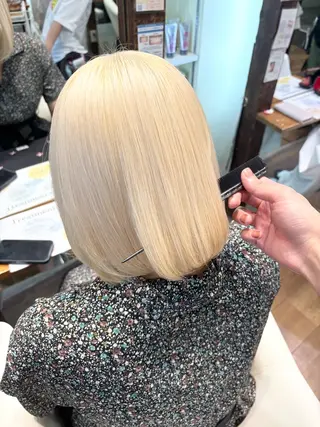 ミディアム カラー ヘアメイク アン/ ブリーチカラーのヘアスタイル