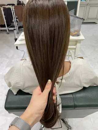 カラー ミルクティー× グレージュMOMOのヘアスタイル