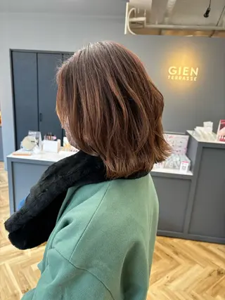 ミディアム 重里 瑠花のヘアスタイル