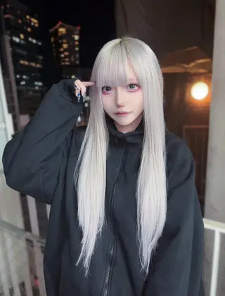 ロング カラー ホワイト&レイヤーカ ットエクステ長畠俊輔のヘアスタイル