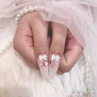 ネイル Raviy  新宿店所属・わたなべ あやかのネイルデザイン