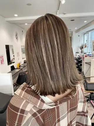 ショート カラー ブリーチ/ベージュ /レイヤー/ひよりのヘアスタイル