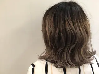 ミディアム カラー due hair 京都駅前店 MILBON オージュア認定サロン【デューヘアー】所属・ハイトーンブリーチ 土坂 由志【京都】のヘアスタイル