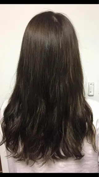 ロング カラー 岩崎 裕司のヘアスタイル