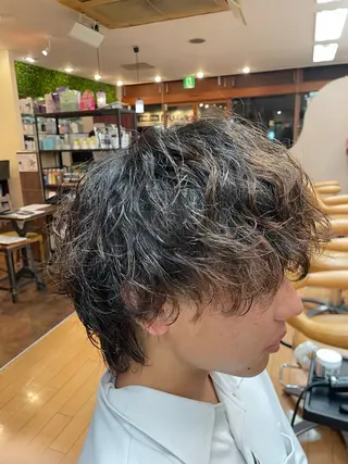 パーマ メンズ ルキ🌈ブリーチカラ ー&メンズパーマ🦄のヘアスタイル