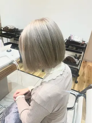 ショート enn.bleach by t.a.g所属・碇山 楓己のヘアスタイル