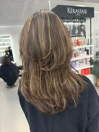 セミロング ならざきつぐみ /天王寺/ハイトーンのヘアスタイル