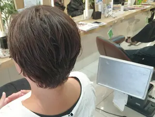 カラー ショート 透明感ハイライト◎ 伊藤夏海のヘアスタイル