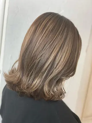 ショート カラー ヘアアレンジ 髪質改善×ハイトーン 中田啄也のヘアスタイル