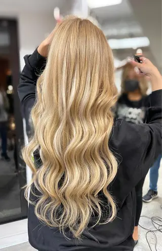 カラー スタジオフツーロ バイビーヘアーのヘアスタイル