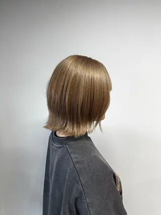 ショート 透け感/ハイトーン/ レイヤー/小山田のヘアスタイル