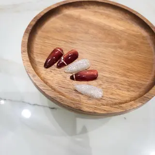 ミディアム Irresistible  Nailsイレジスティブル ネイルズ所属・イレジスティブル ネイルズのネイルデザイン