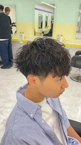 セミロング パーマ ヘアアレンジ メンズ 艶カラー の達人のヘアスタイル