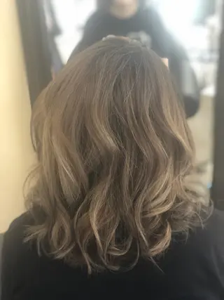 ミディアム カラー 鶴見 和美のヘアスタイル