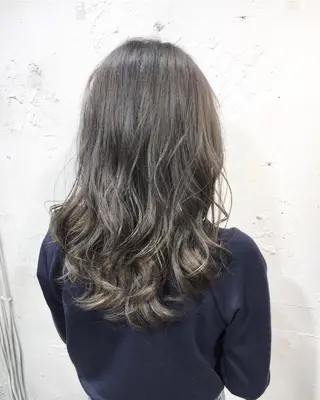 セミロング カラー ✨艶髪✨透明感✨ 山内大樹のヘアスタイル
