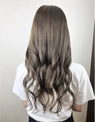 ロング トモタニ ミオのヘアスタイル