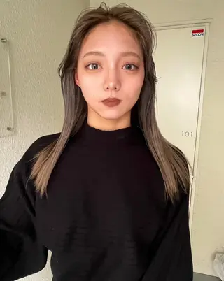 ロング カラー SIKI所属・sliver ・siki /YUIのヘアスタイル