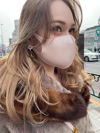 セミロング カラー YEAU　PLUS所属・極上の艶髪 RINAのヘアスタイル