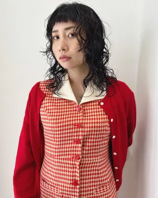 ミディアム パーマ Loom.所属・村上雅人 ナチュラルモードのヘアスタイル