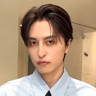 ミディアム パーマ メンズ 岡田大志🇰🇷 中/韓メンズヘアのヘアスタイル