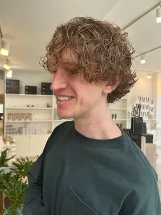 ショート パーマ メンズ ミヤギ リュウキのヘアスタイル