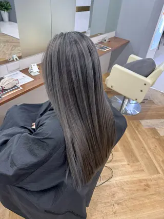 ロング 髪質改善＆ハイトーンカラー Cica神戸三宮元町店所属・福田 美波のヘアスタイル