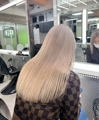 ロング カラー iki omotesando所属・KIRYU SARAのヘアスタイル