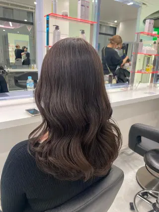 セミロング カラー 🌼リナ🌼赤み消し オリーブ/ブラウンのヘアスタイル