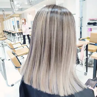 セミロング カラー 艶髪✨ブリーチ職人 井手正康のヘアスタイル