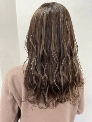 ロング カラー mana .のヘアスタイル