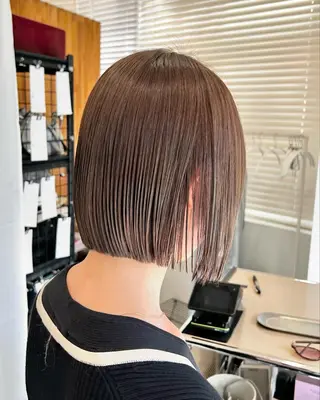 ショート カラー ぱつっとボブ/ 小野あかねのヘアスタイル