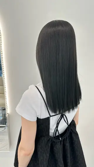 ミディアム WHITELY     Shibuya所属・プライベートサロン Akane🤍のヘアスタイル