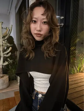 セミロング イシイ モエカのヘアスタイル