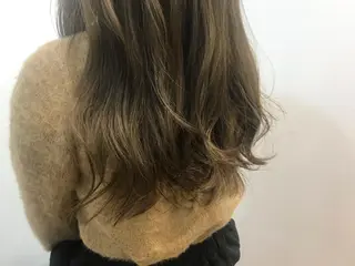 ロング カラー 【Uneユヌ】菊地 春那のヘアスタイル