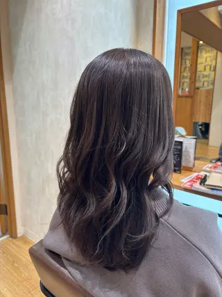 セミロング カラー 山口 恋のヘアスタイル