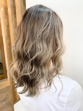 セミロング カラー ネイル マツエク・マツパ ブリーチ特化 / share 元太のヘアスタイル