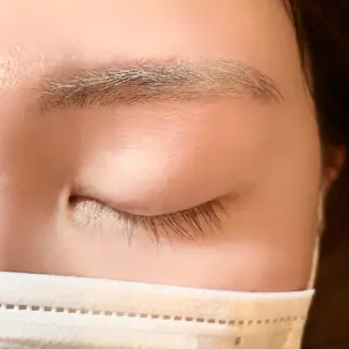 アイブロウ meguru／マツパ ／マツエク／束感のマツエク・マツパデザイン