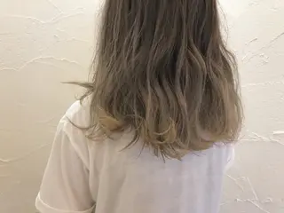 ミディアム カラー 柴田 日菜子のヘアスタイル