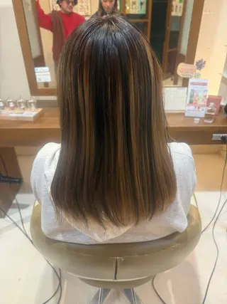 セミロング 段 未佑のヘアスタイル