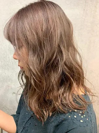 セミロング カラー Aust hair Stella新宿所属・Yuki☺︎パーマ レイヤーカットのヘアスタイル